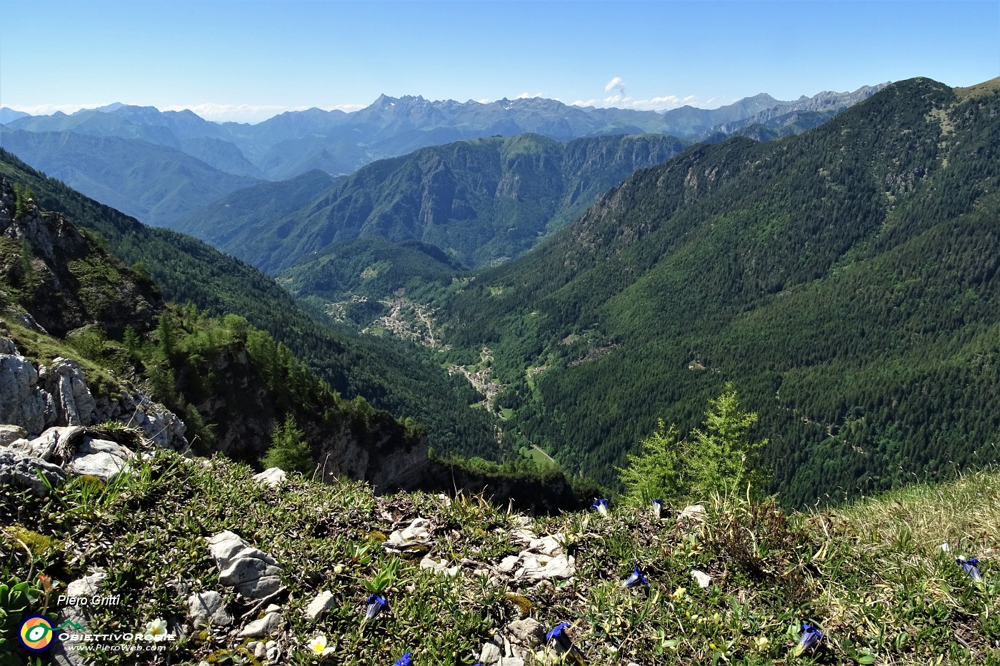 63 Vista sulla Valle di Roncobello.JPG